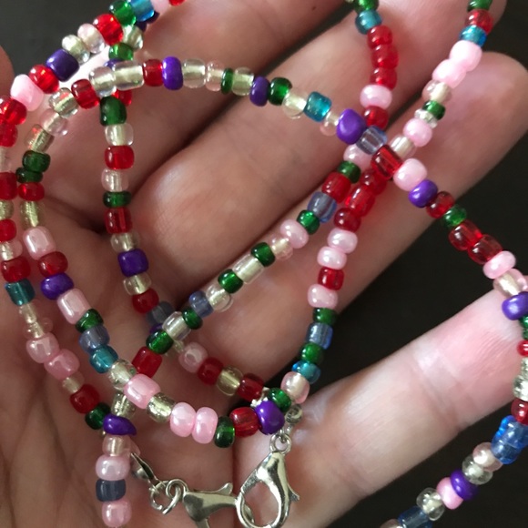 🌿Charity🌿 Hand-strung glass bead MASK holder - Picture 7 of 8